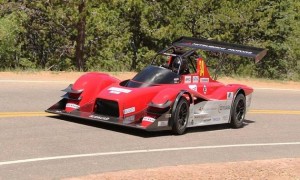 Greg-Tracy-breaks-the-EV-record-at-Pikes-Peak-2014